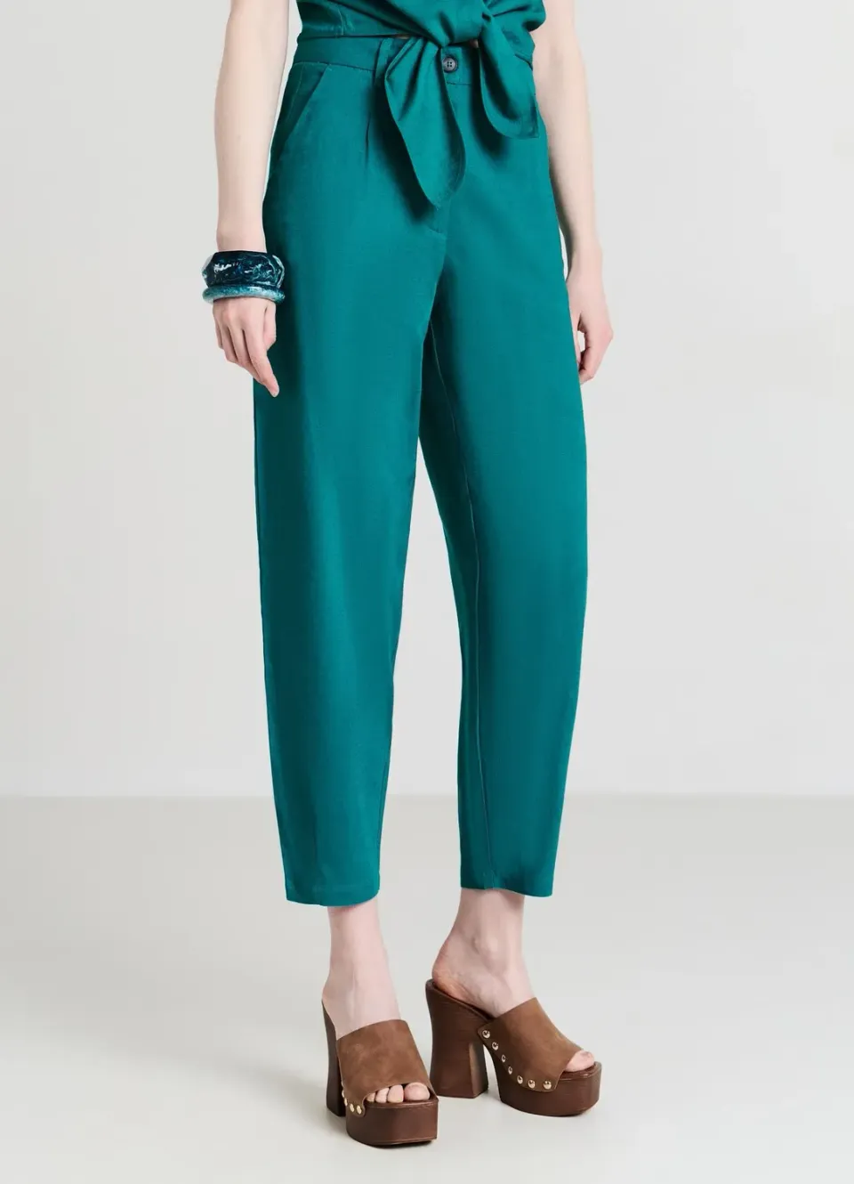 Calliope pantalon carrot femme uni taille regular