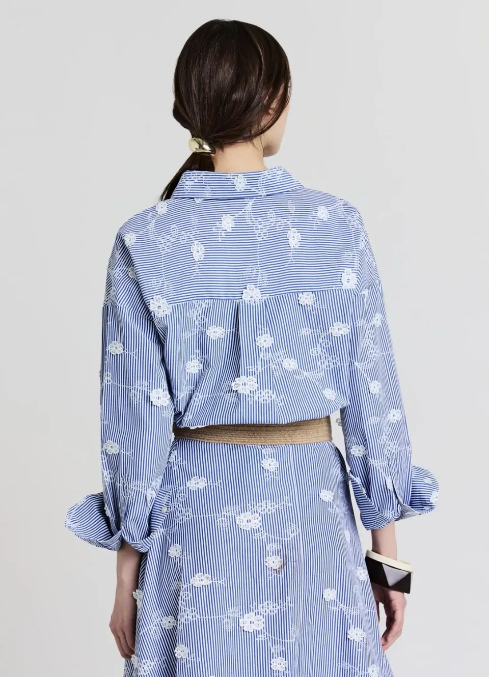 Calliope chemise longue brodée boutonnée femme