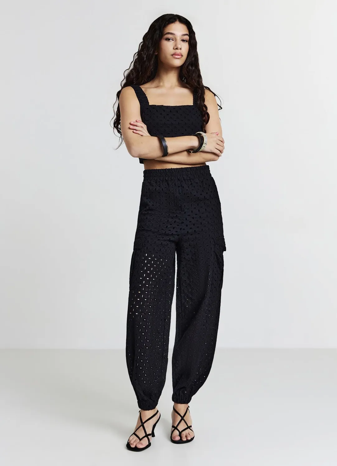 Calliope Pantalon cargo coton broderie femme