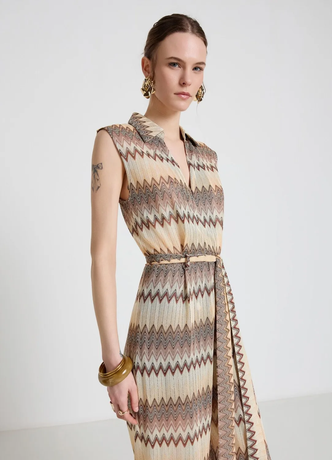 Calliope robe longue sans manches chevrons ceinture