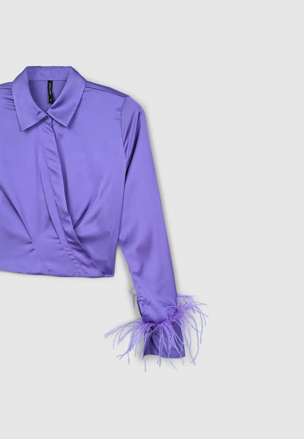 Calliope chemise satinée plumes femme longues