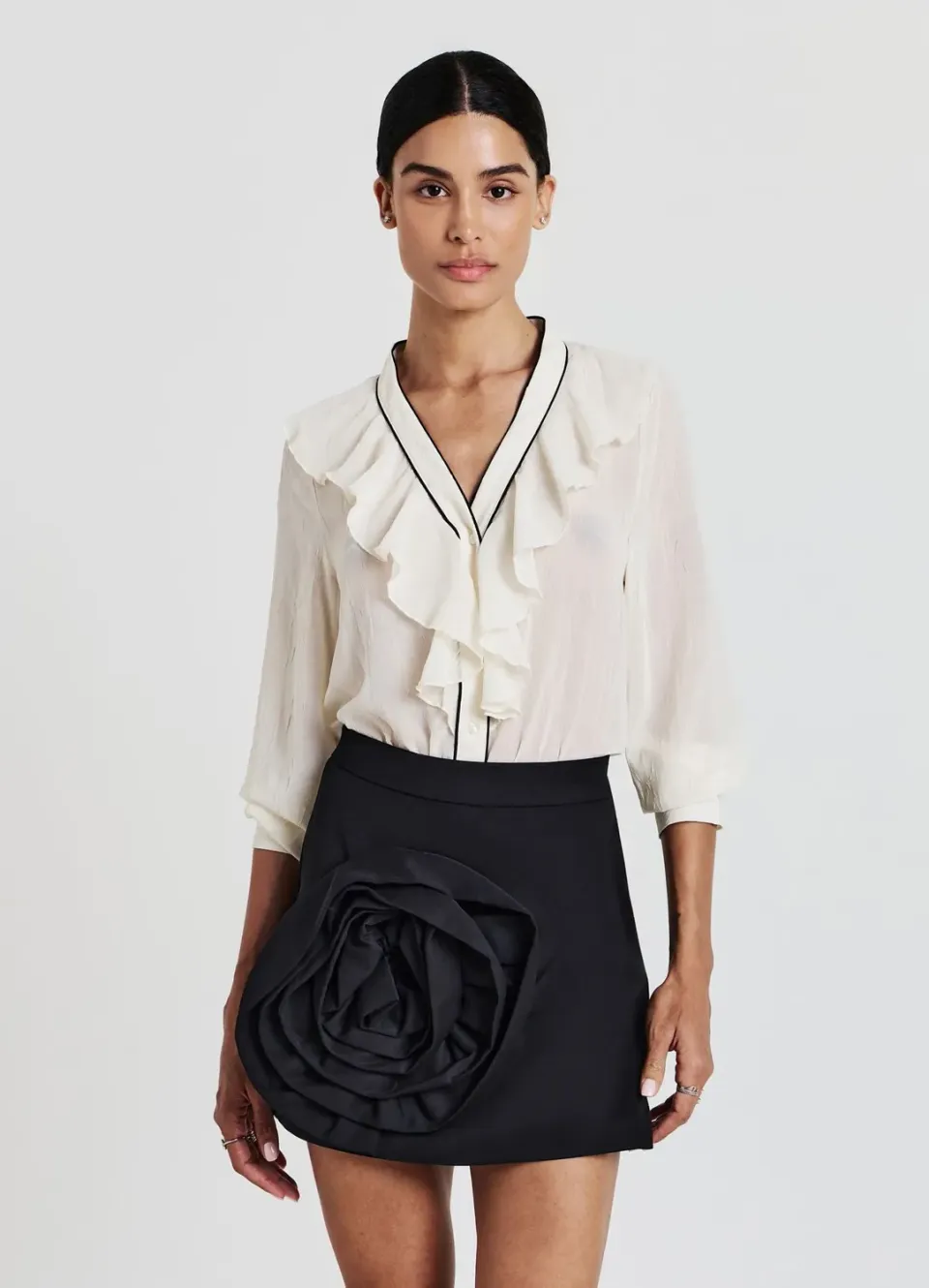 Calliope short à fleur appliquée femme chic soirée