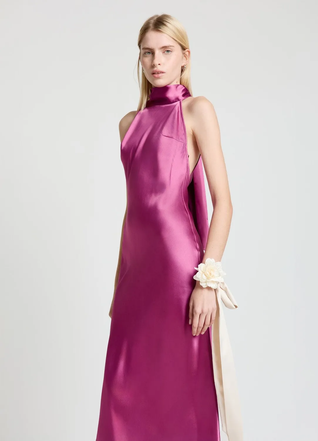 Calliope Atelier robe longue satinée col américain