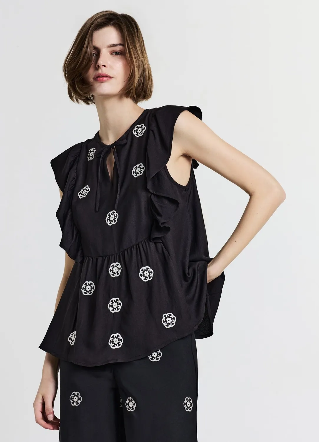 Calliope chemise brodée femme volants
