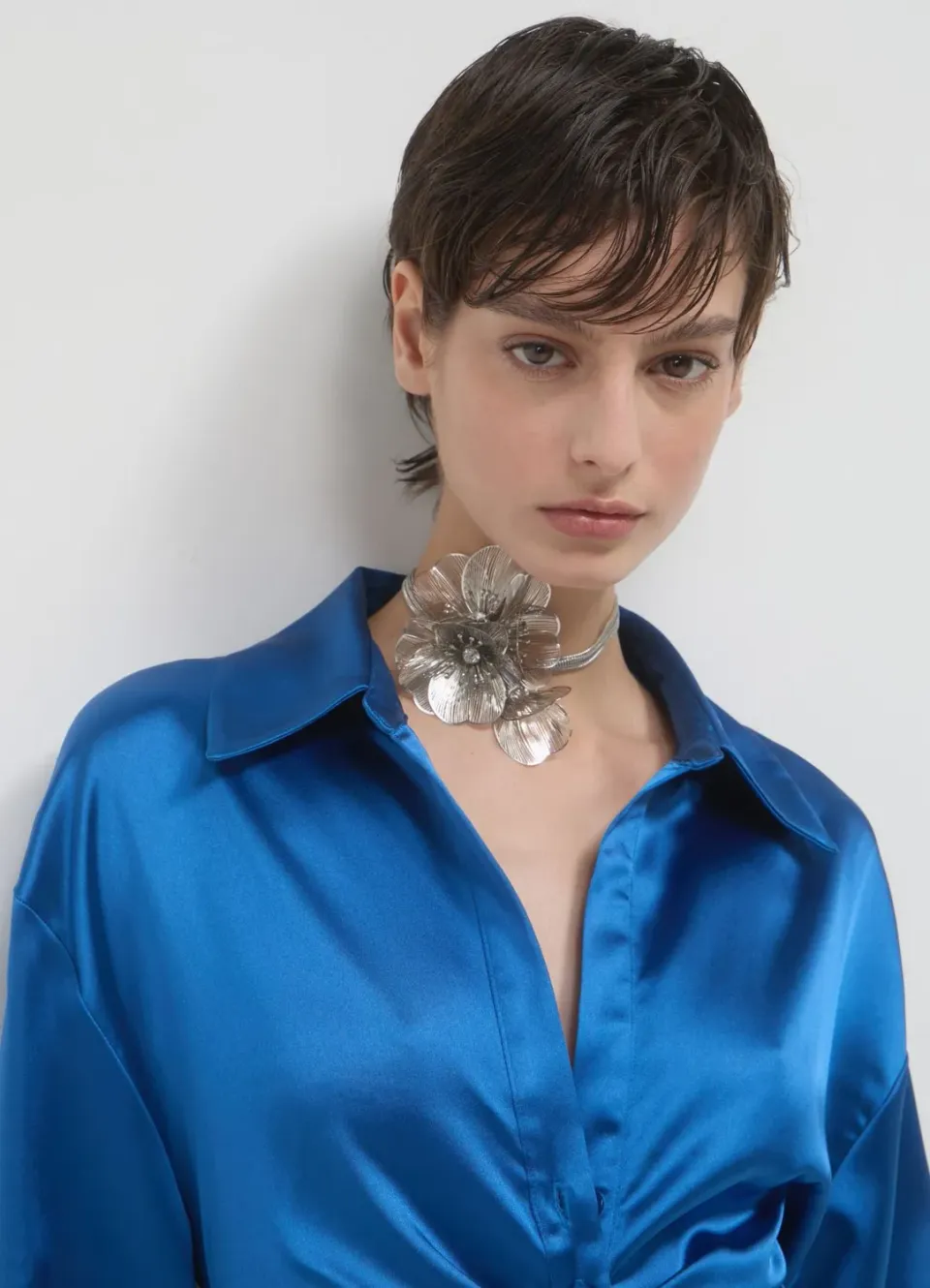 Calliope chemise femme satinée crop à boutons