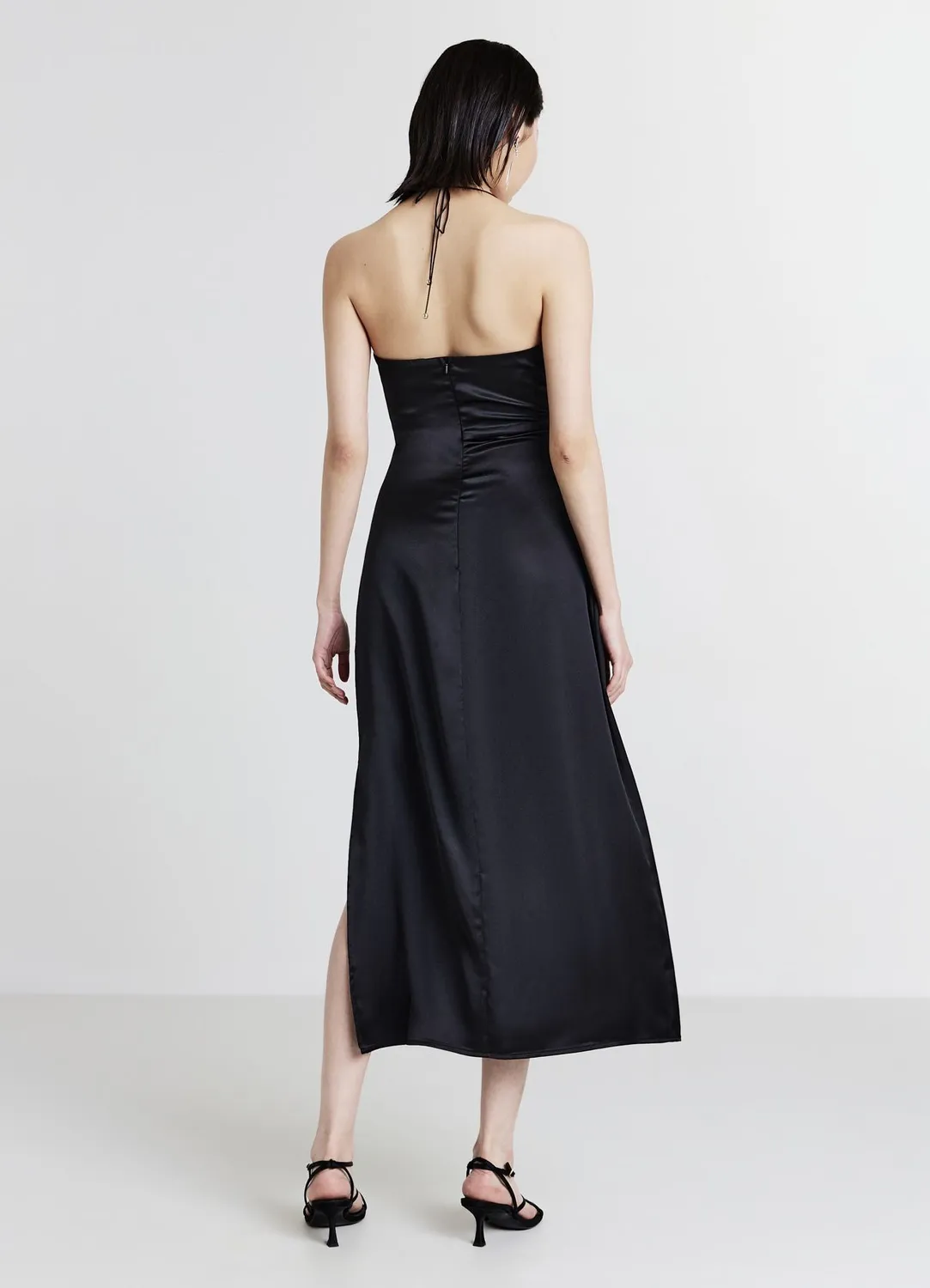 Calliope robe longue satinée dos nu cut out