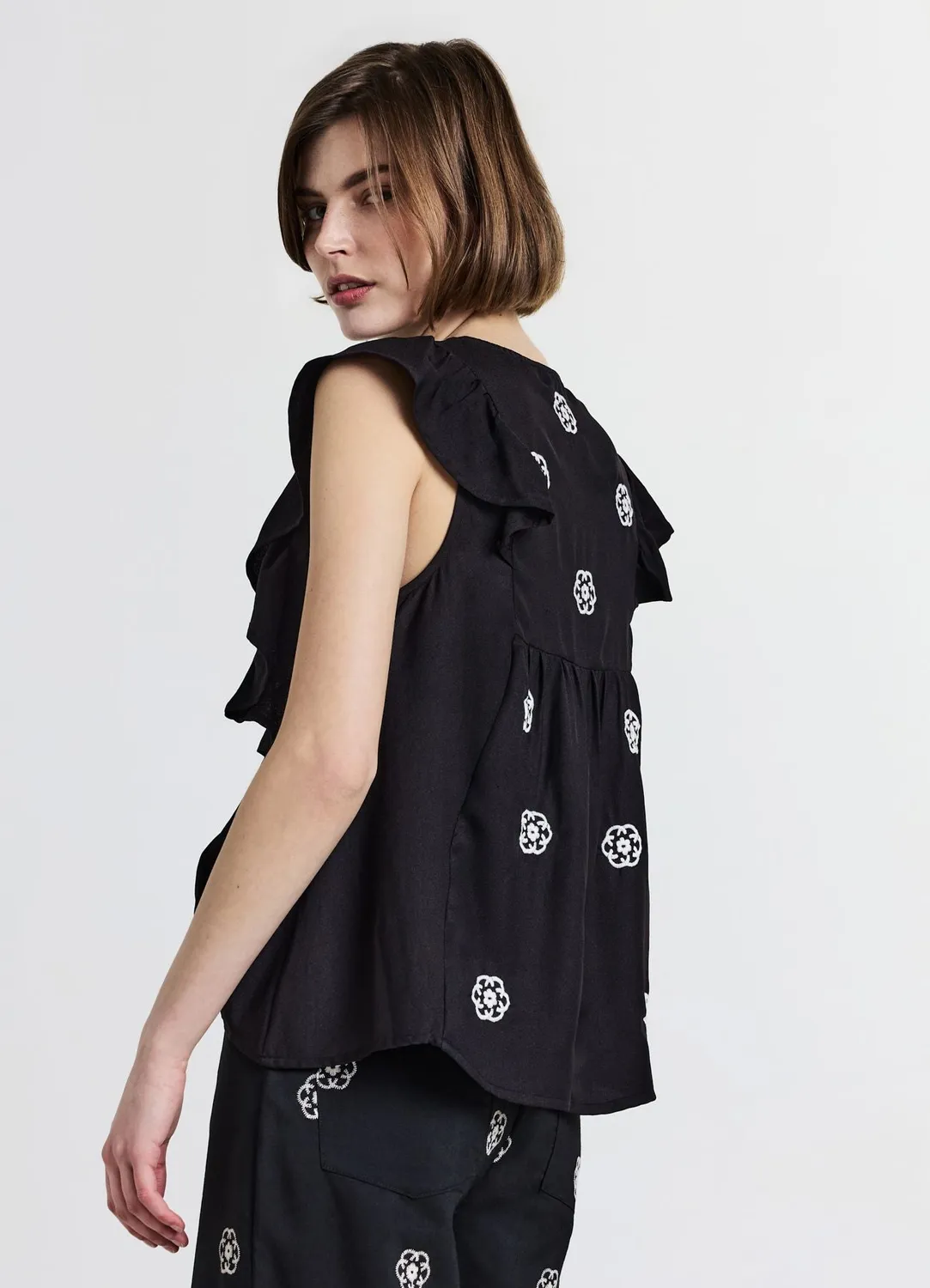 Calliope chemise brodée femme volants