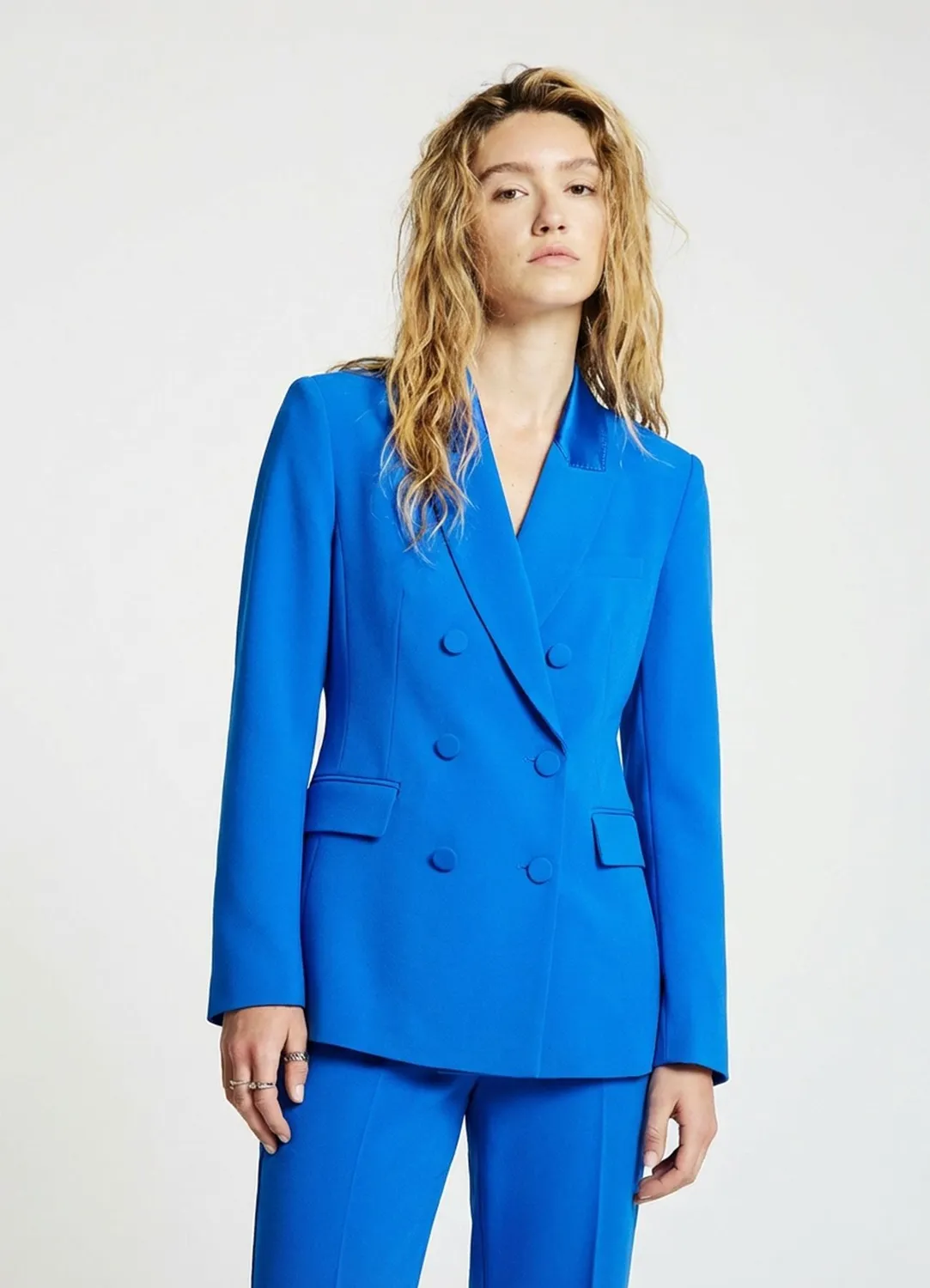 Calliope veste blazer double-boutonnage satinée femme