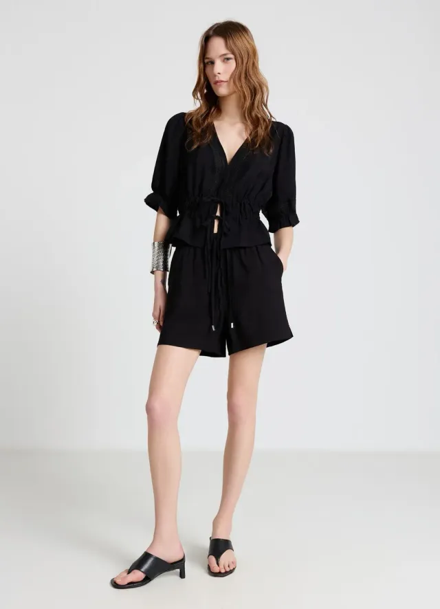 Calliope blouse femme ajourée col V à lacets