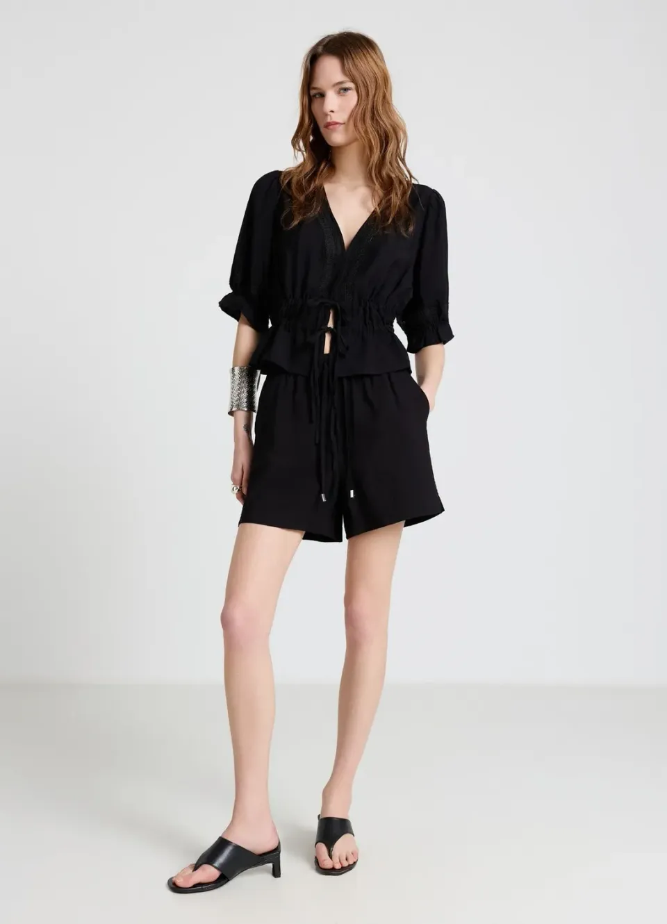 Calliope blouse femme ajourée col V à lacets