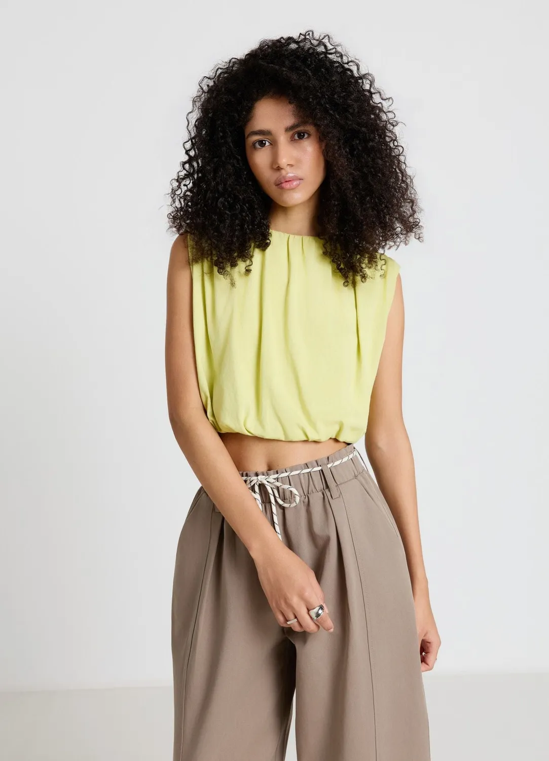 Calliope top sans manches femme col froncé uni