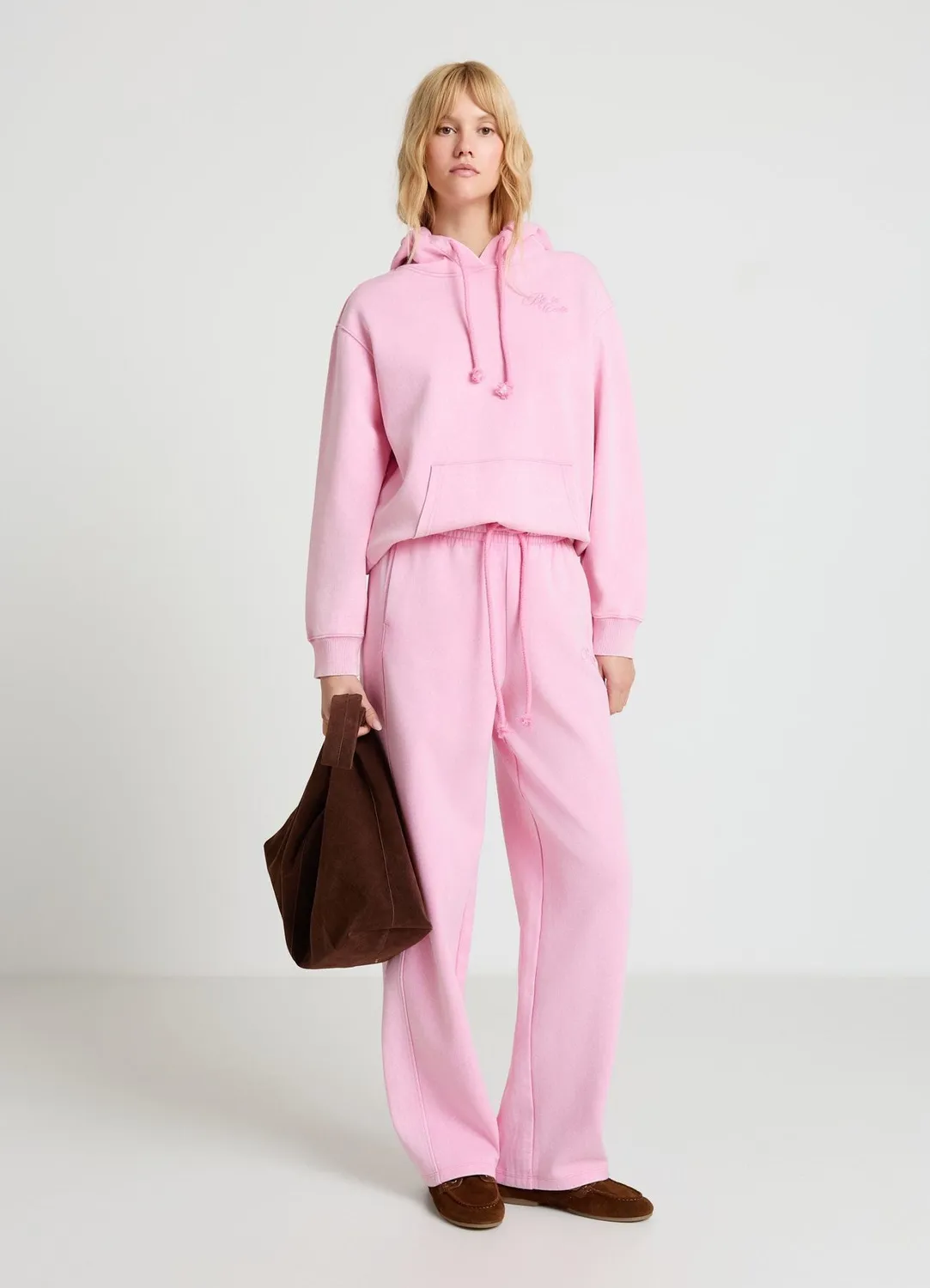 Calliope sweat capuche femme écriture brodée
