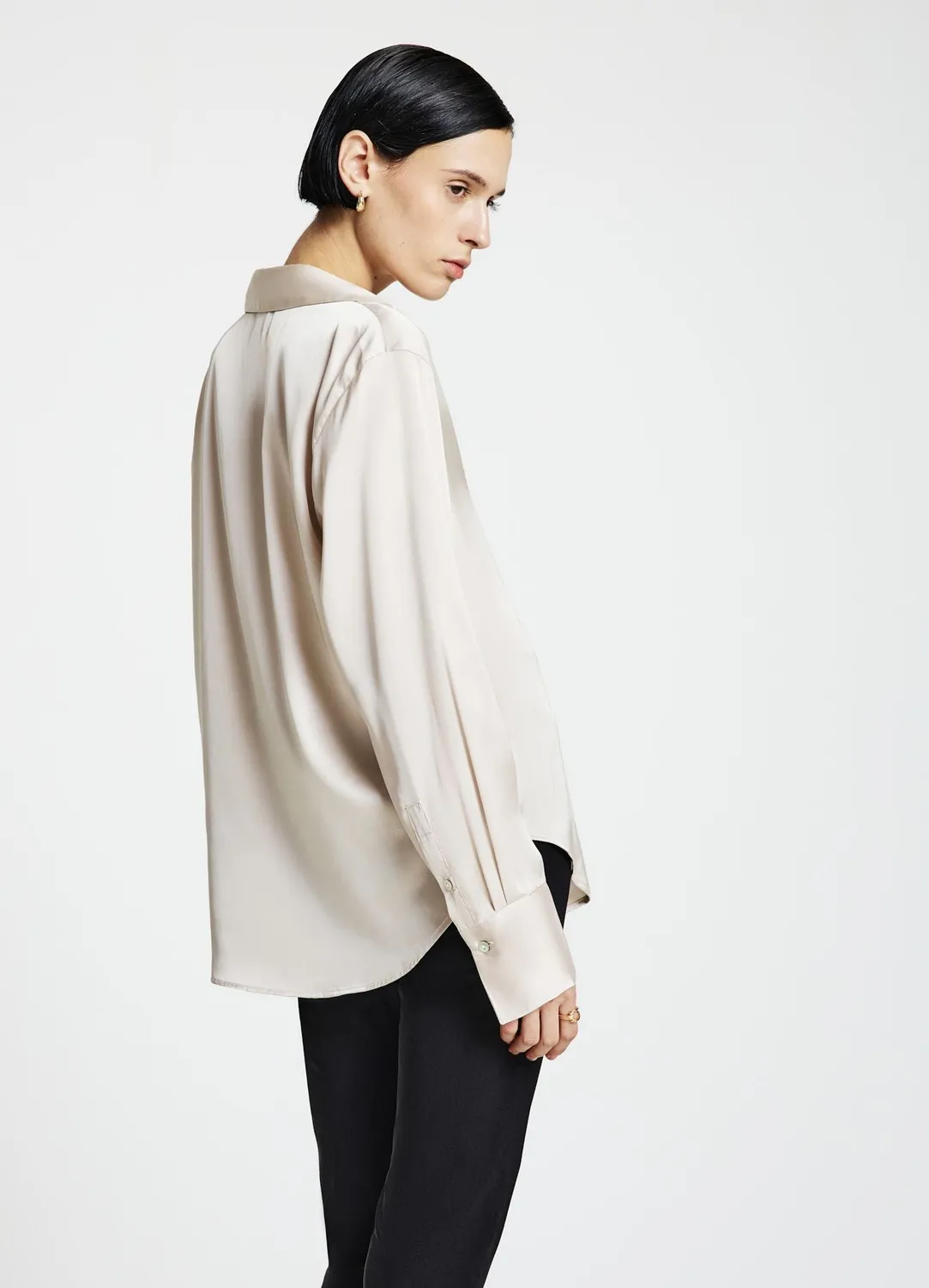 Calliope chemisier satiné col V femme uni