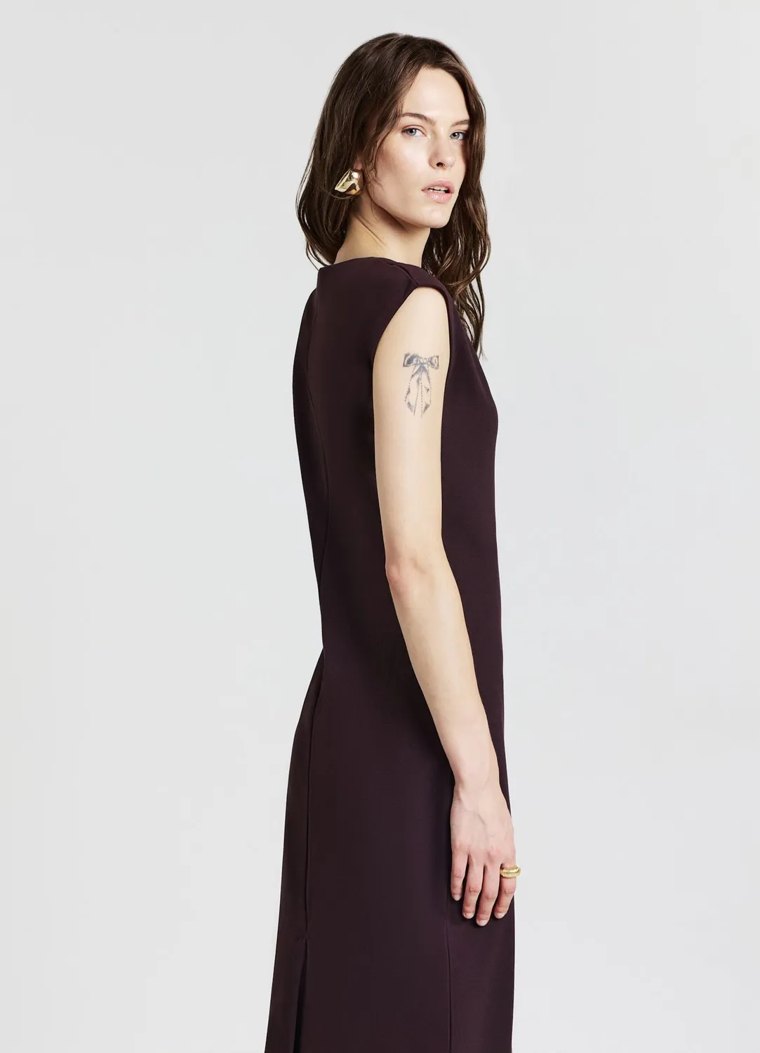 Calliope Atelier robe fourreau col V fente dos