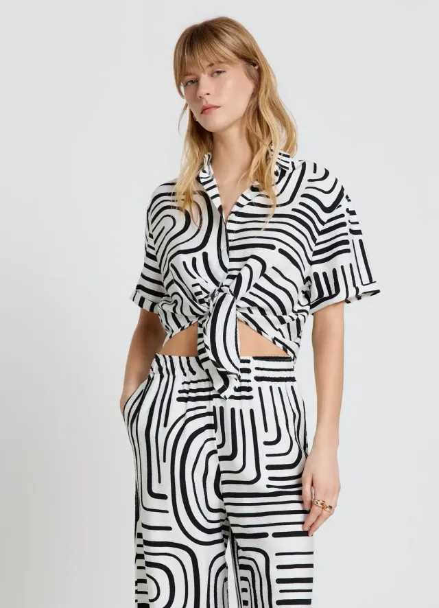 Calliope chemise nouée imprimé graphique femme manches courtes