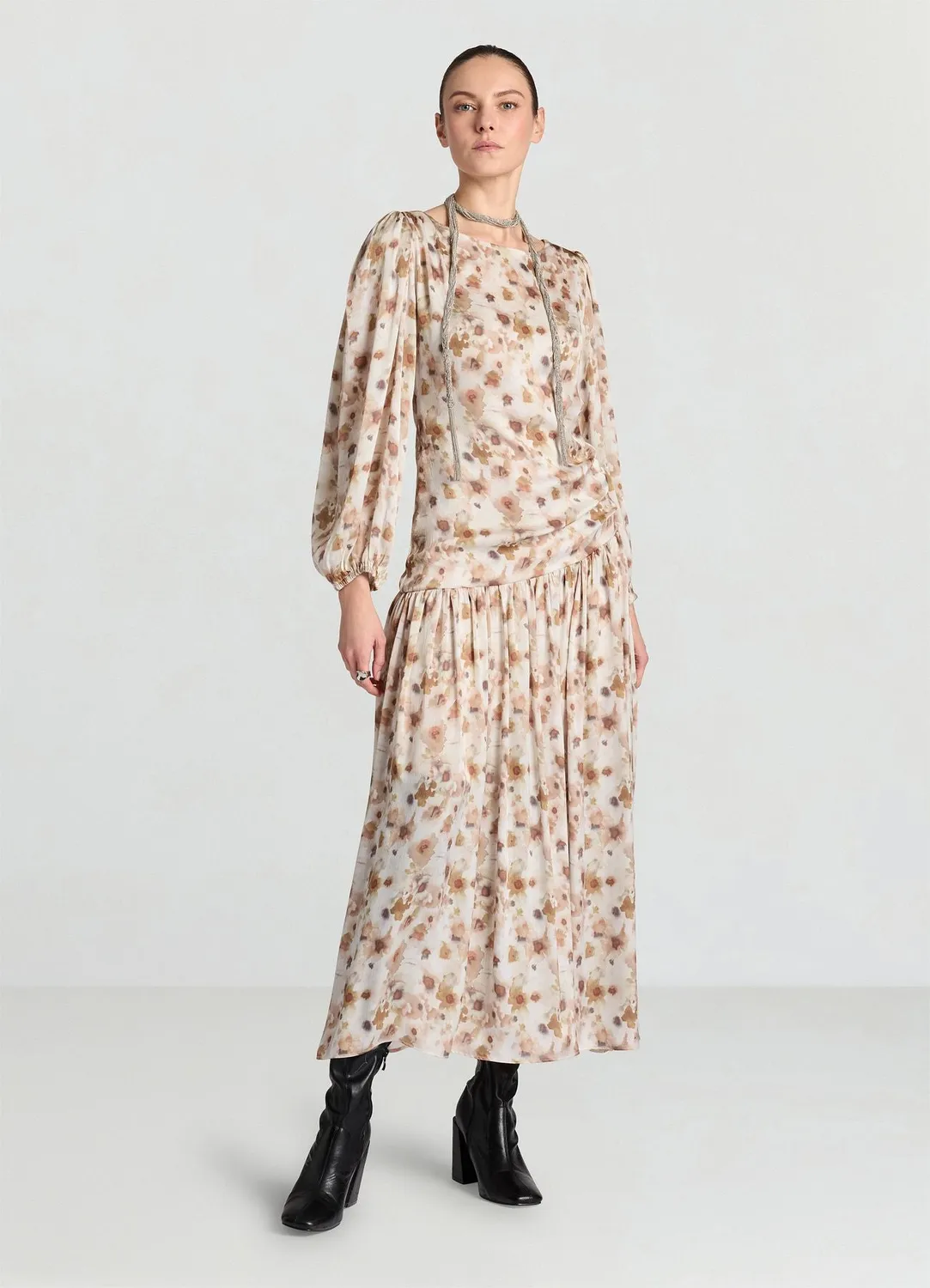 Calliope Atelier robe arabia satin fleurs manches longues