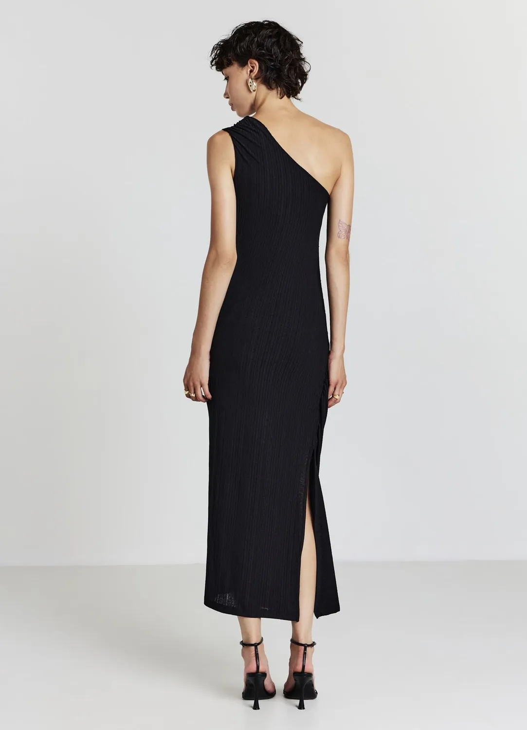 Calliope Atelier robe longue mono-épaule froncée