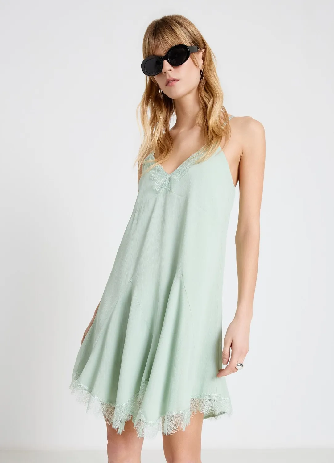 Calliope robe courte femme col V dentelle bretelles