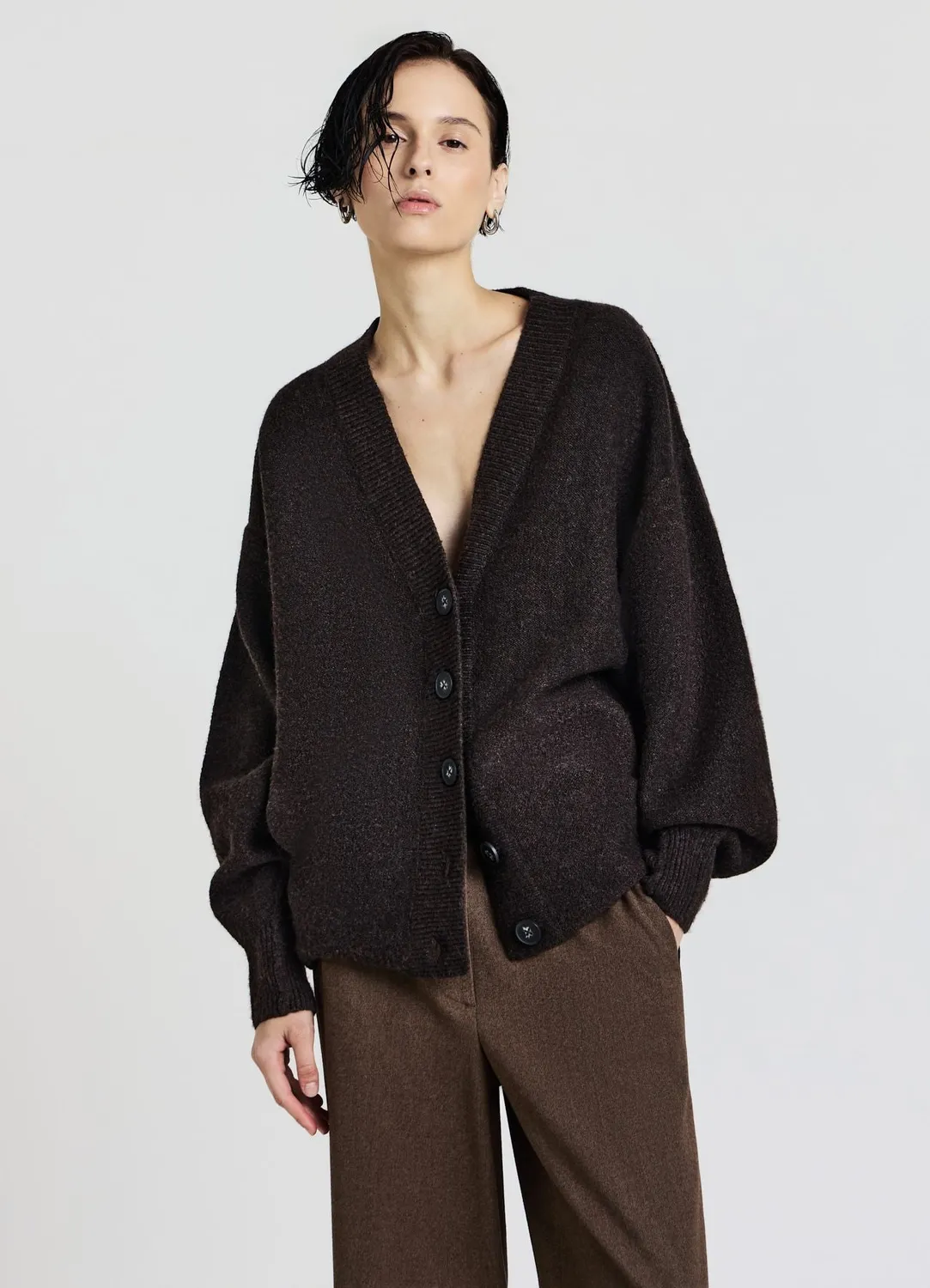 Calliope Cardigan col V boutons gilet uni femme coupe droite