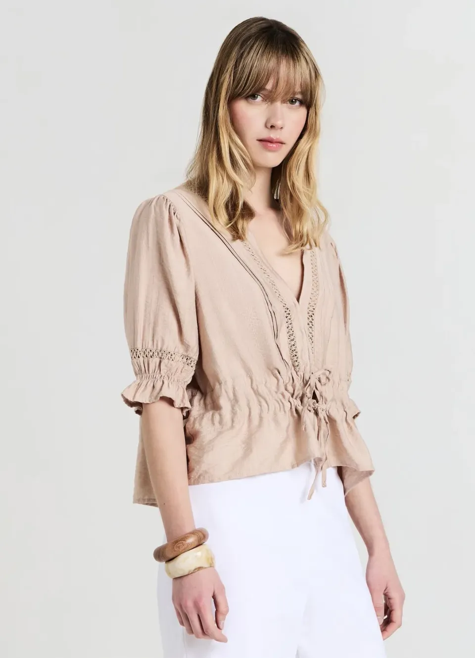 Calliope ricamo a jour blouse col V manches courtes