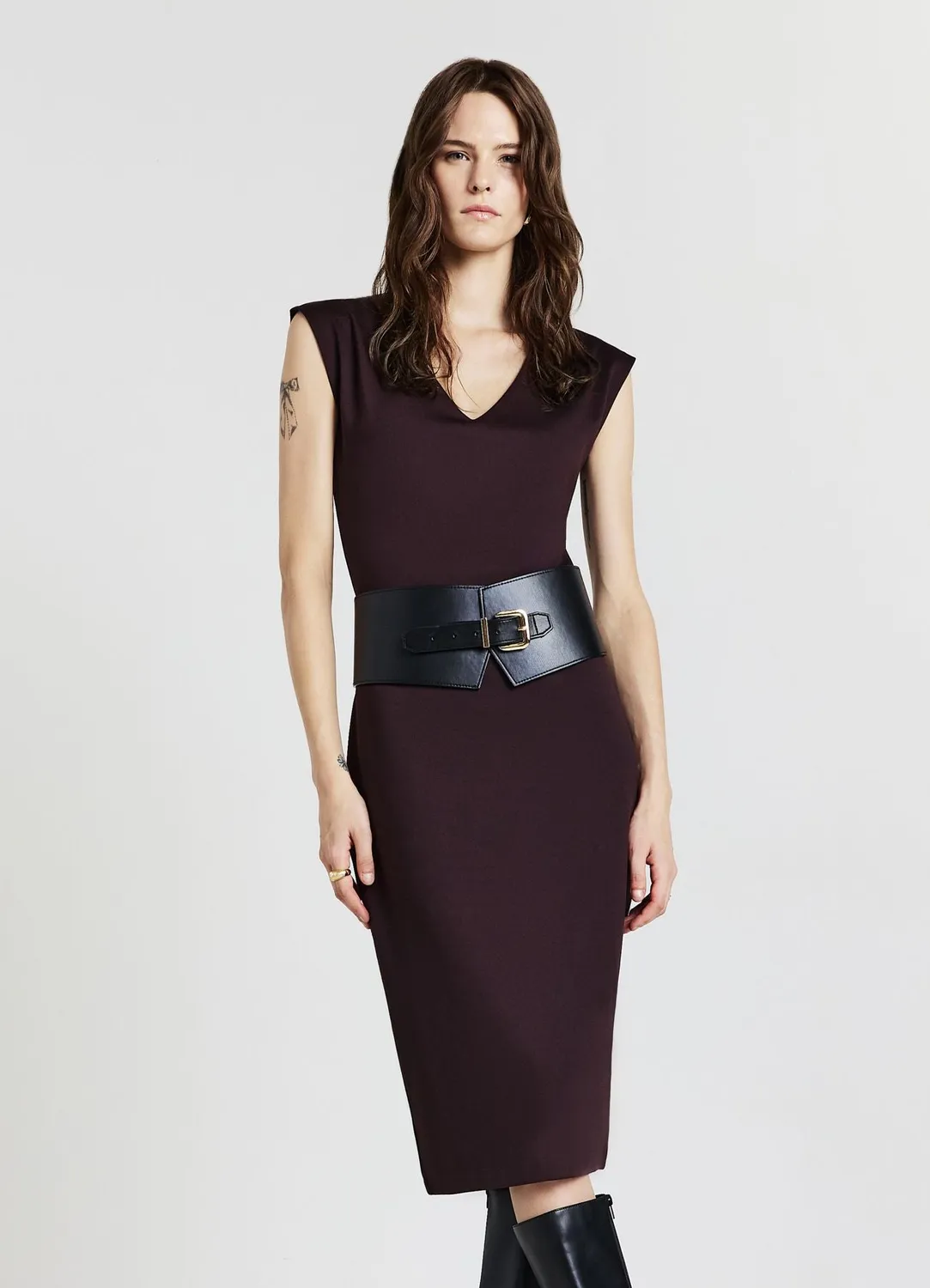 Calliope Atelier robe fourreau col V fente dos