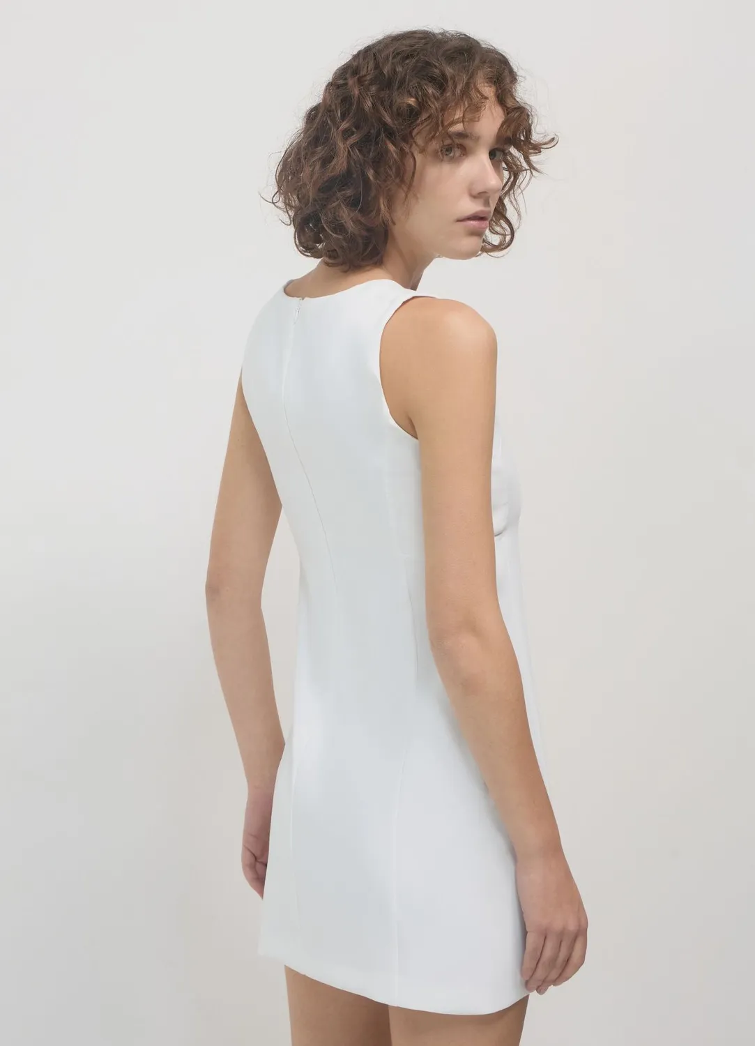 Calliope mini-robe unie sans manches sixties