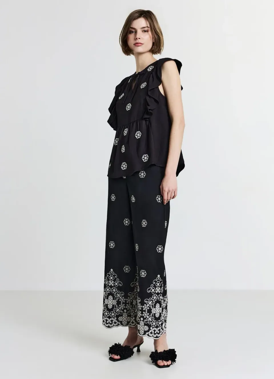 Calliope chemise brodée femme volants