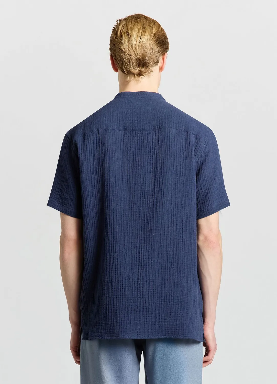 Calliope chemise col mao homme manches courtes