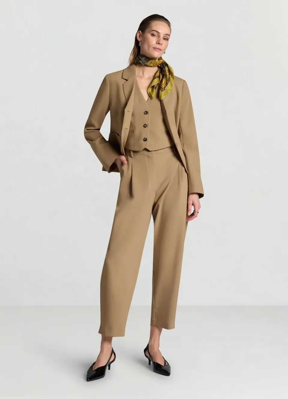 Calliope gilet court femme col V 3 boutons