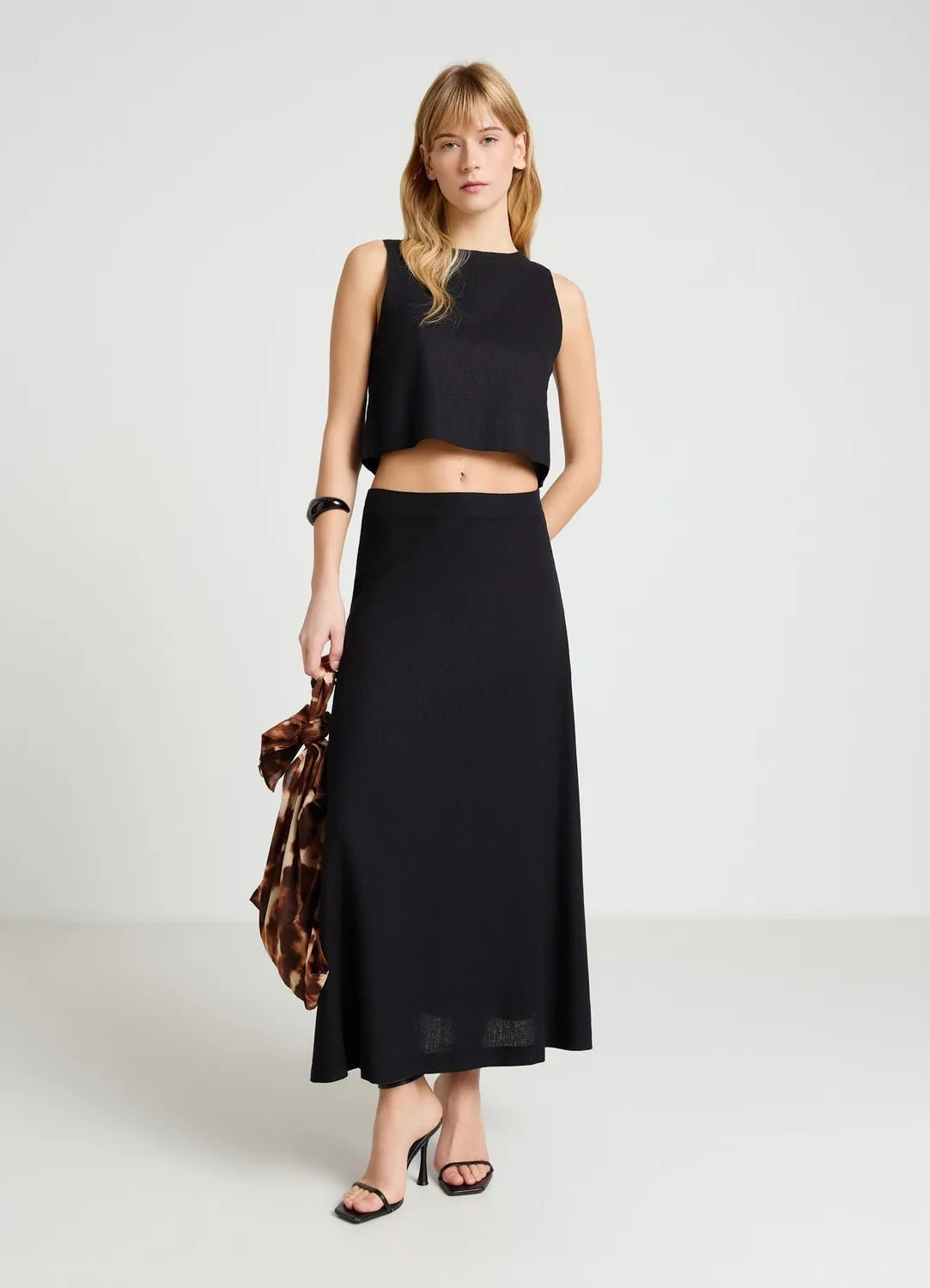 Calliope top court uni femme boutons dos