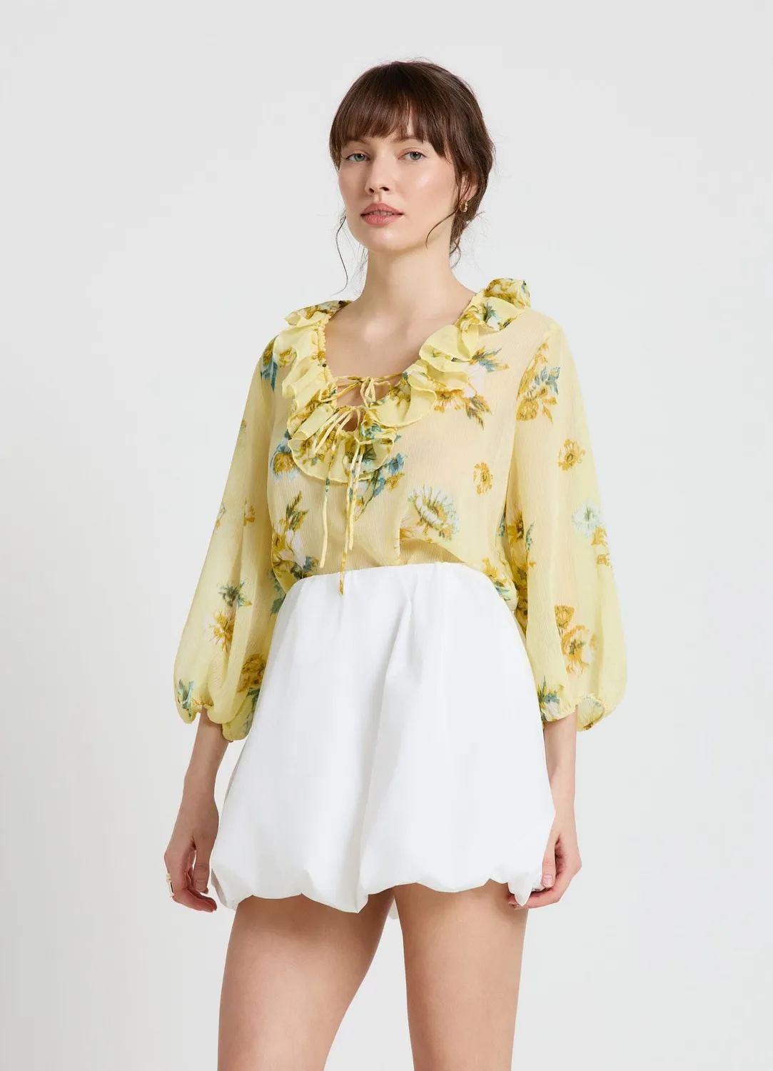 Calliope blouse florale femme volants laçets
