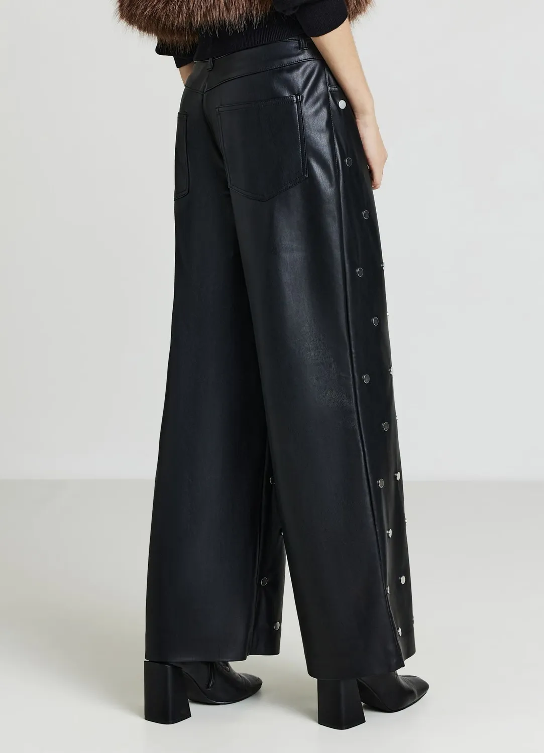 Calliope pantalon wide leg femme clouté simili cuir