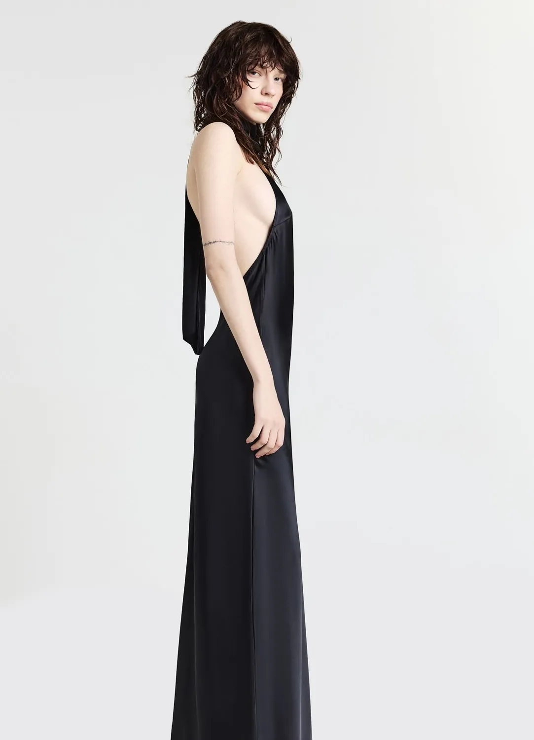 Calliope Atelier halterneck robe longue satinée