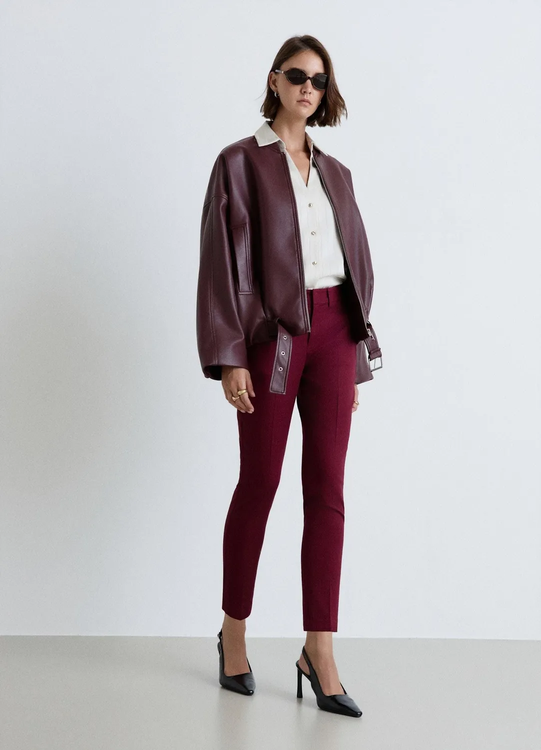 Calliope pantalon tailleur uni jambe droite