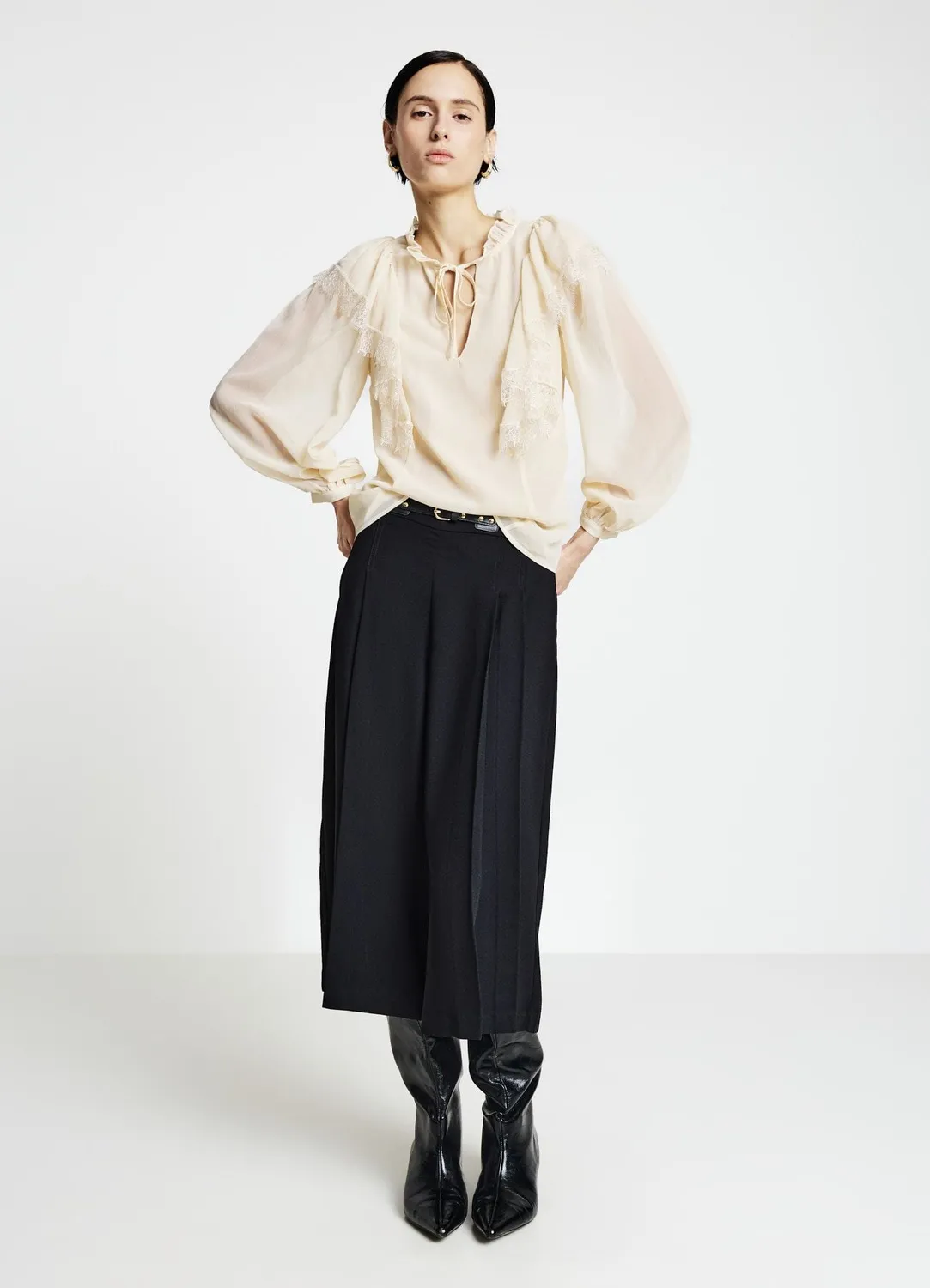 Calliope Blouse femme volants dentelle laçage