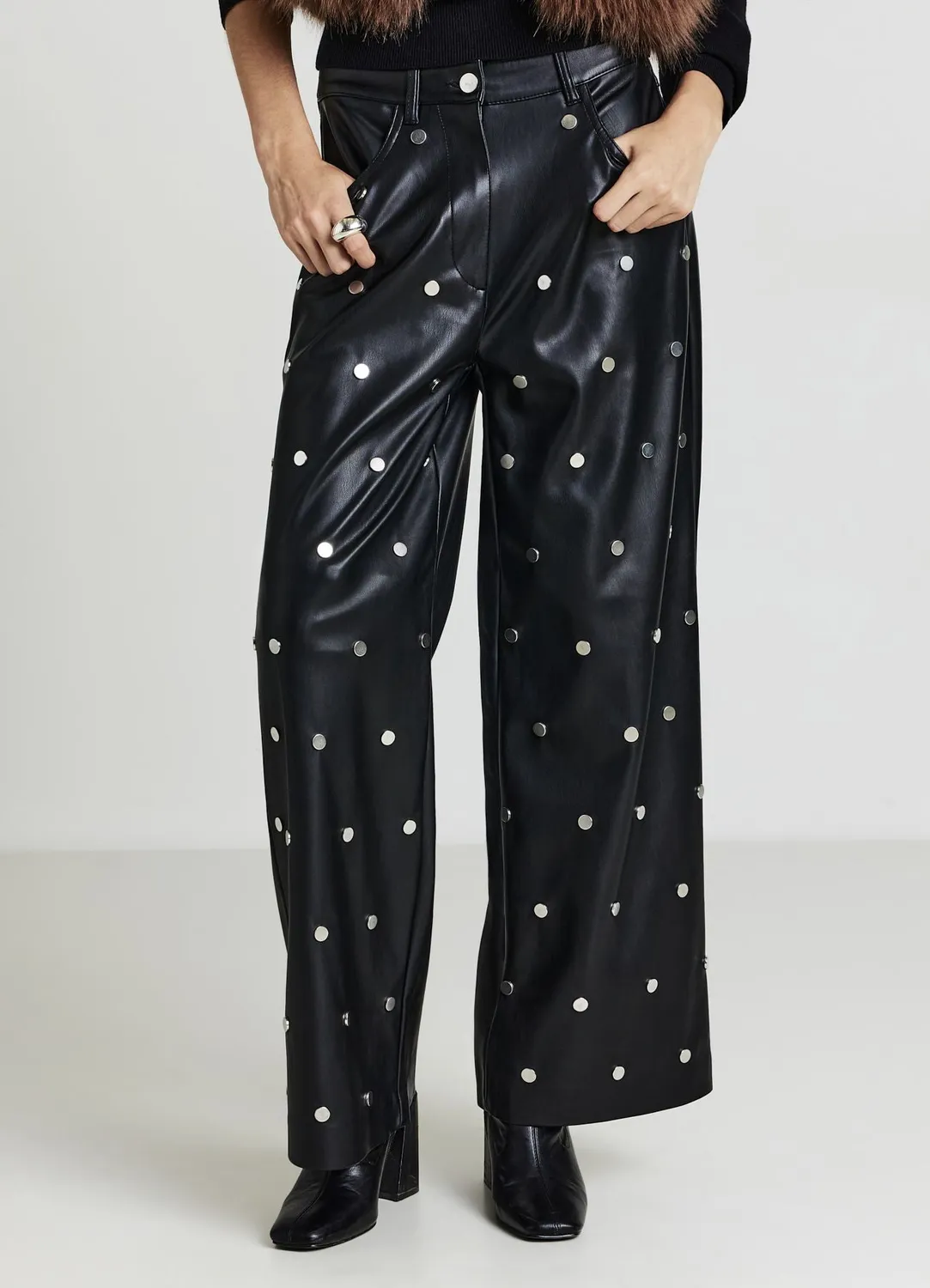 Calliope pantalon wide leg femme clouté simili cuir