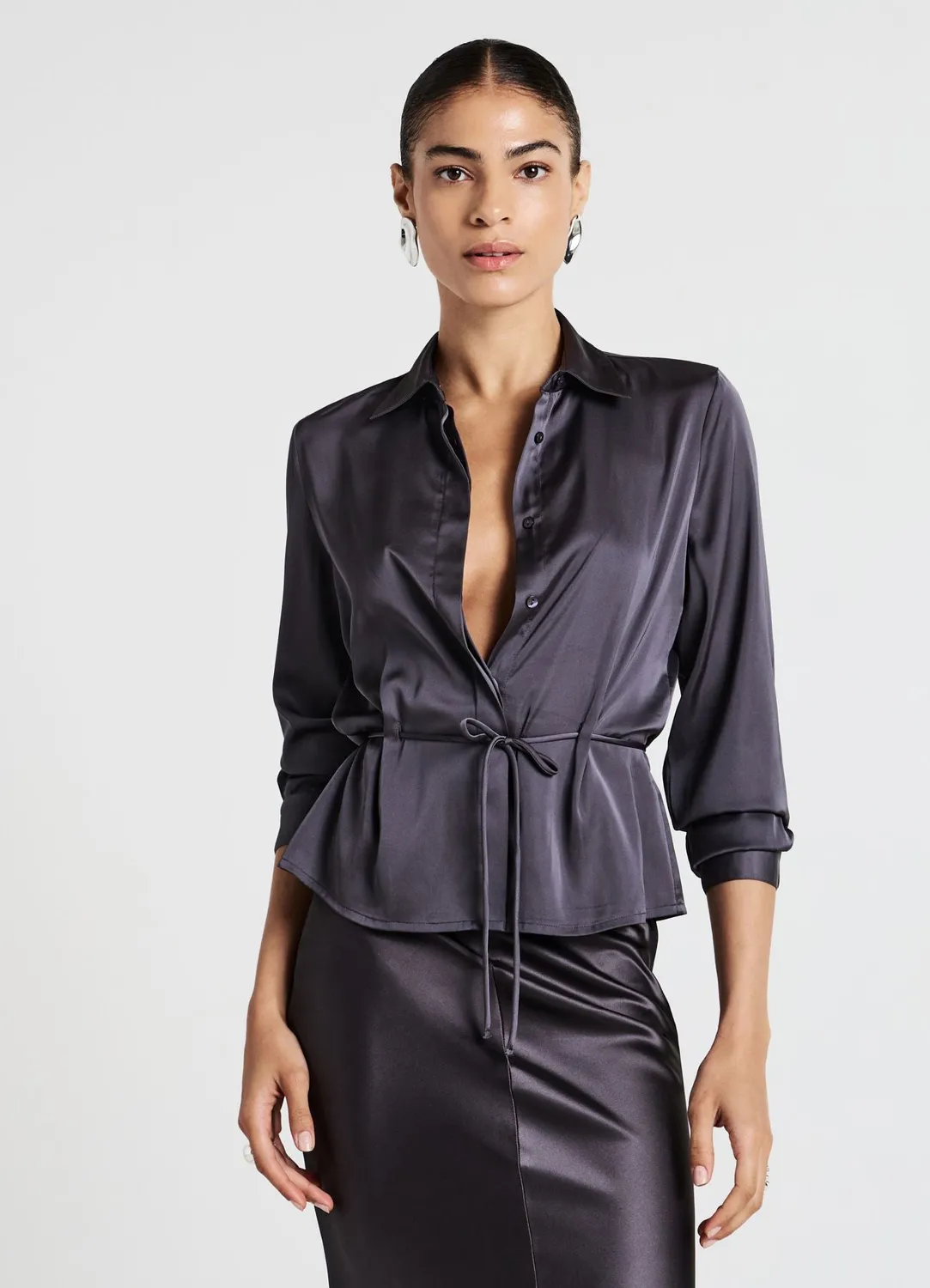Calliope chemise satin à lacet manches longues