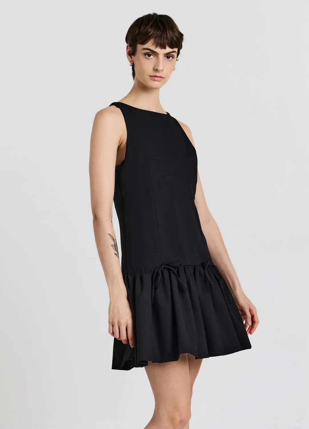Calliope Robe Femme Sans Manches Courte Volants Nœuds
