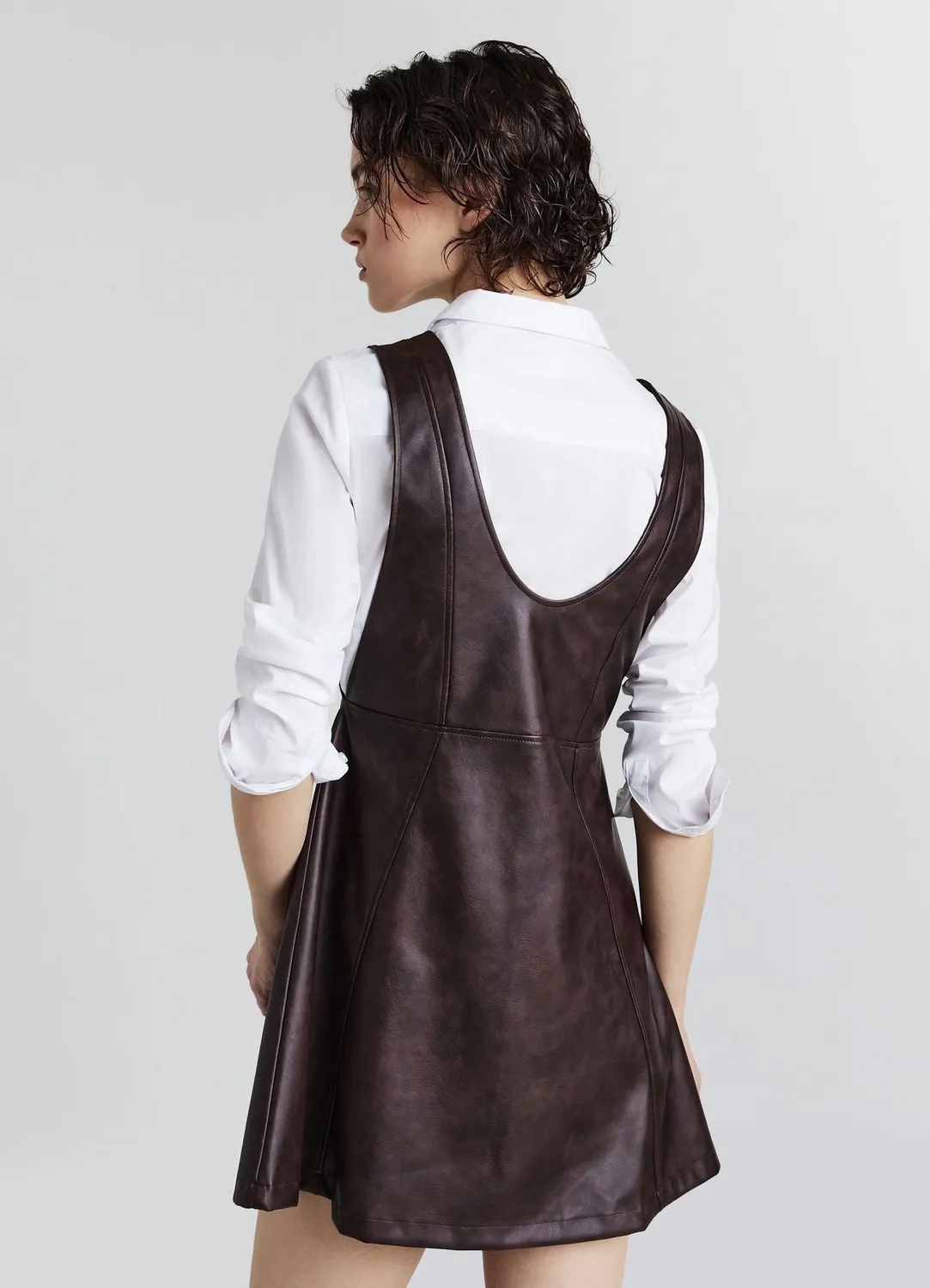 Calliope robe chasuble similpelle mini boutonnée