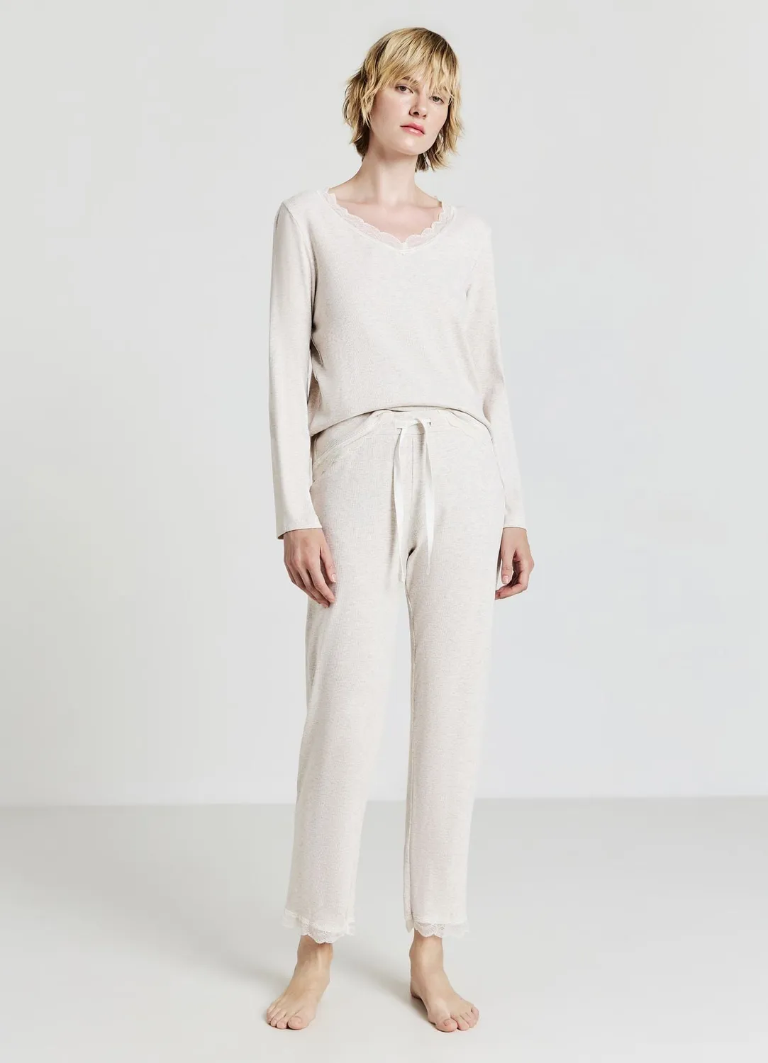 Calliope ensemble pyjama uni dentelle femme