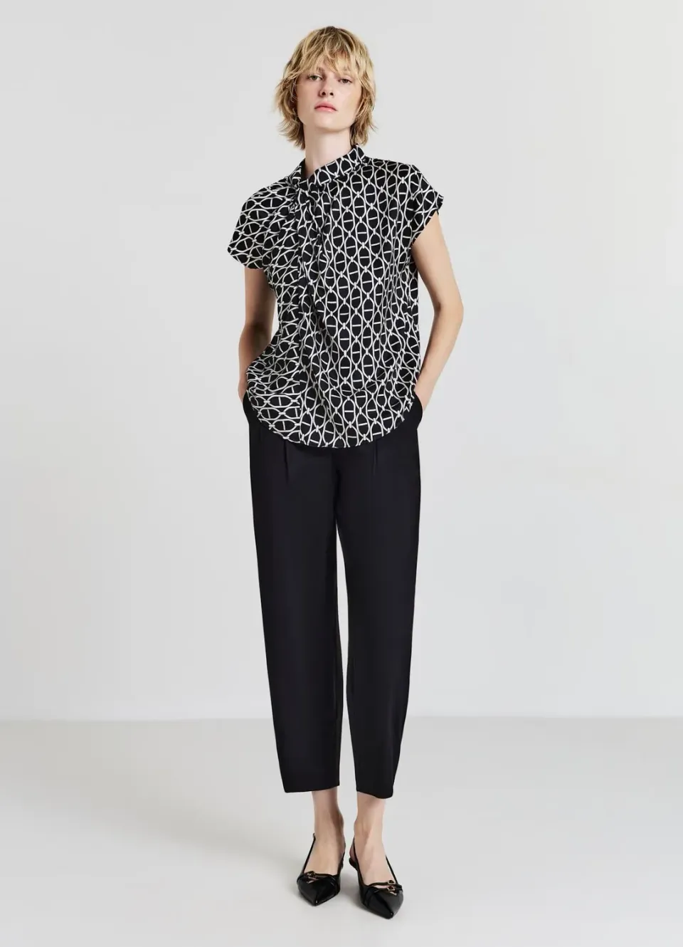 Calliope chemise sans manches col coréen nœud