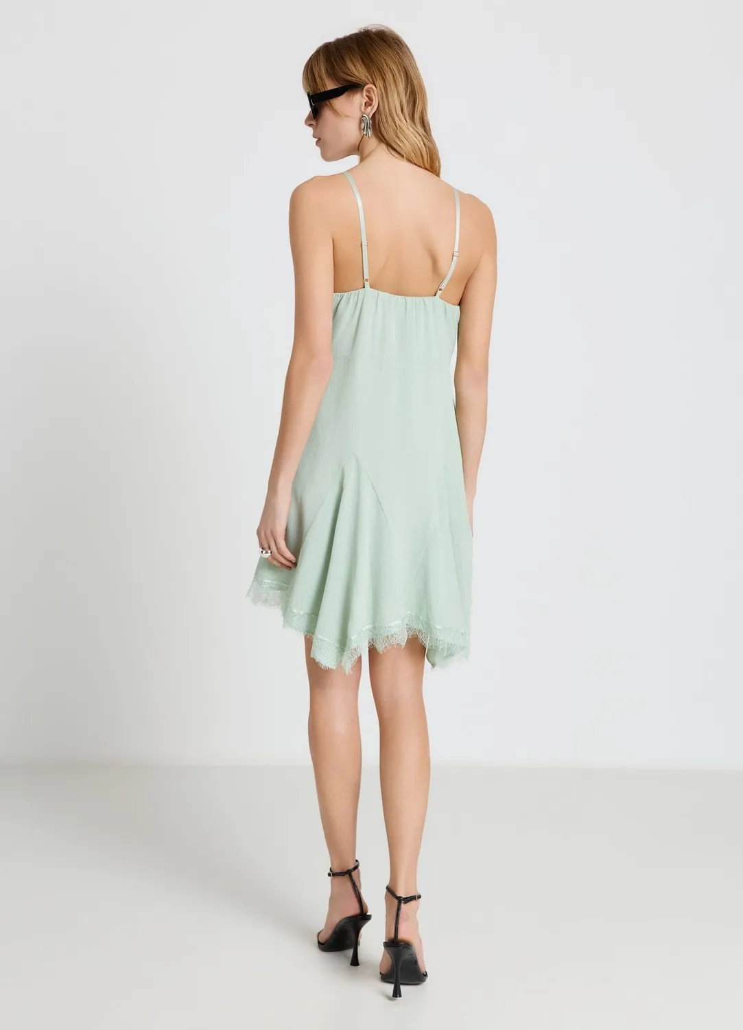 Calliope robe courte femme col V dentelle bretelles
