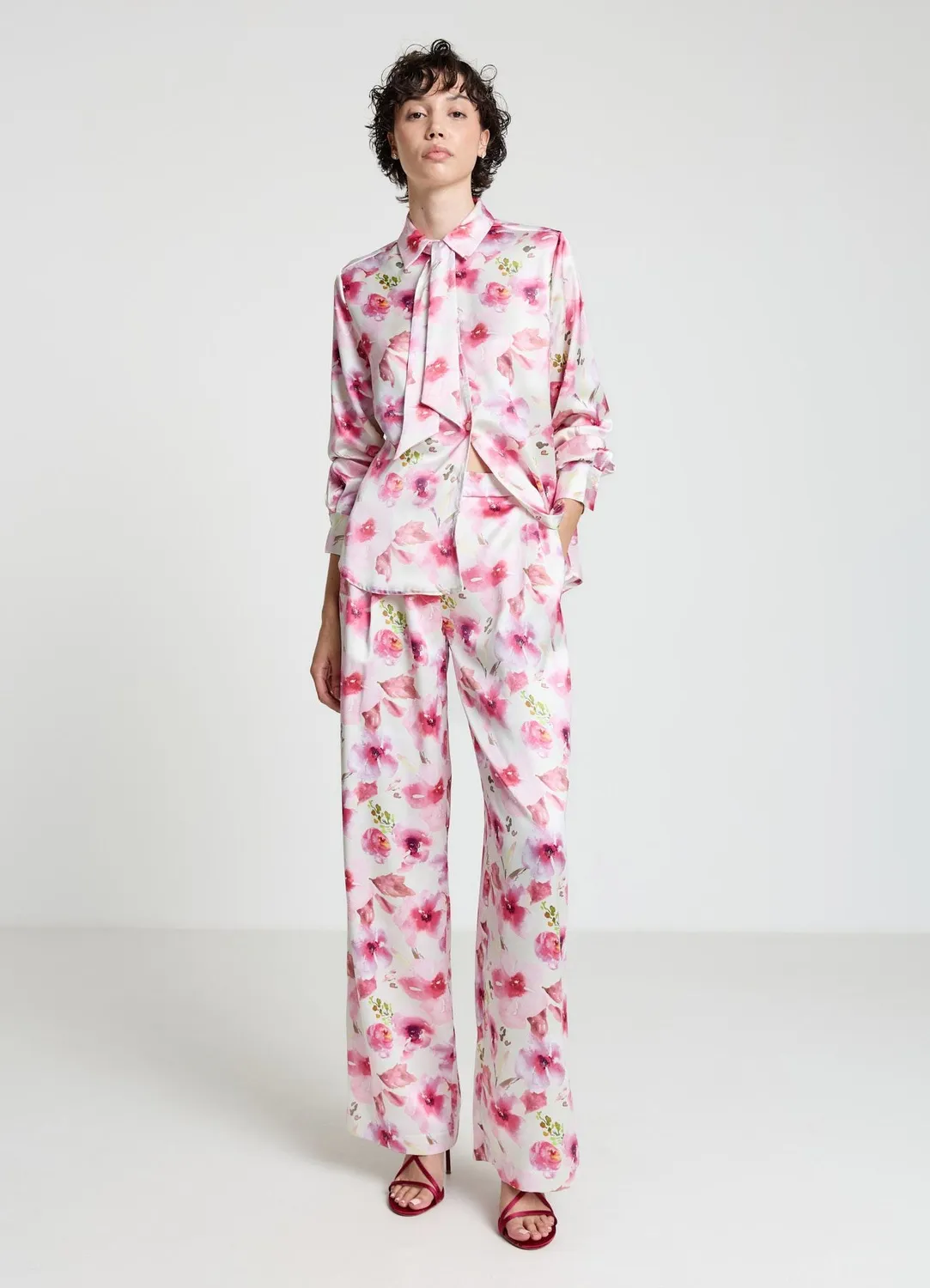 Calliope chemise fleurs femme satinée à cravate