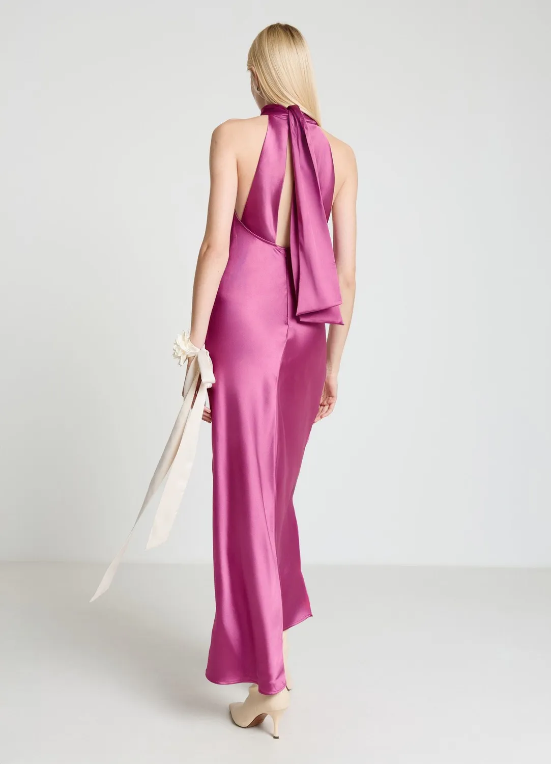 Calliope Atelier robe longue satinée col américain