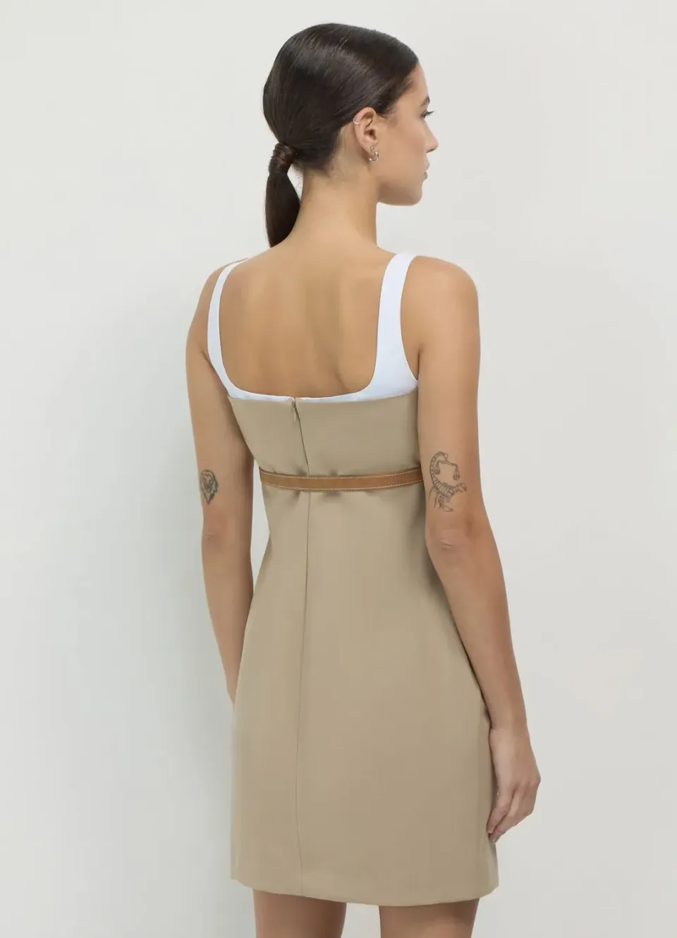 Calliope robe fourreau courte ceinture bretelles larges