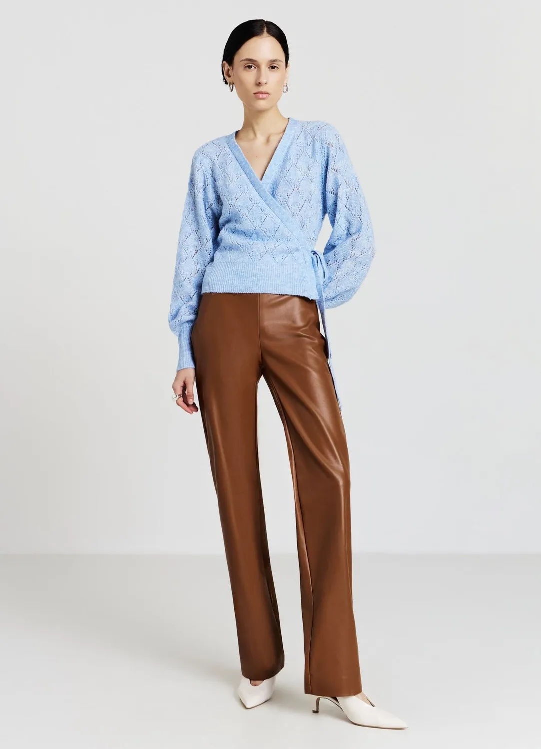 Calliope pull col V ajouré à nœud femme