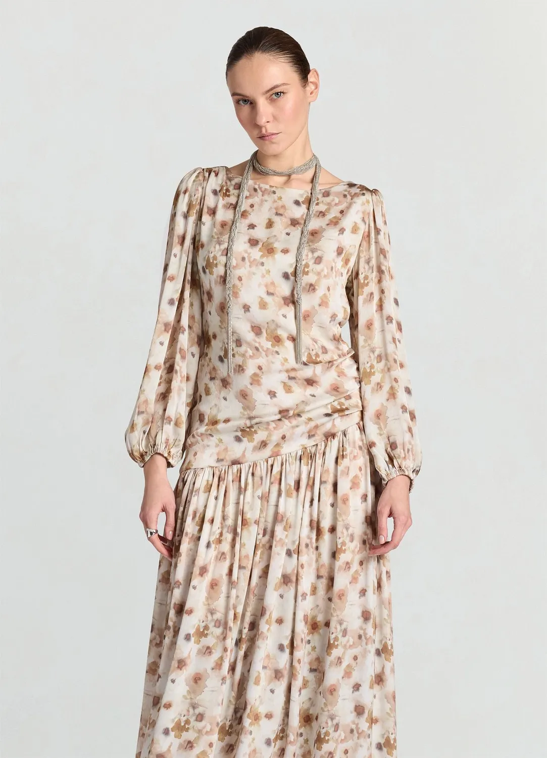 Calliope Atelier robe arabia satin fleurs manches longues