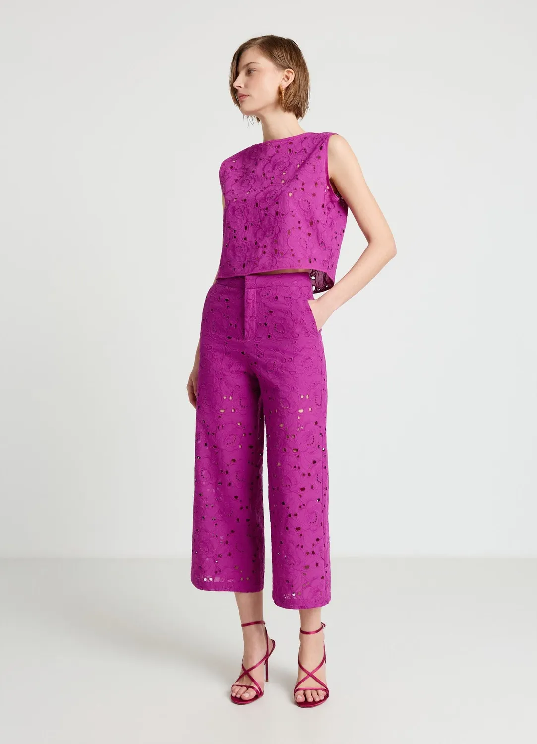 Calliope Sangallo top broderie florale sans manches