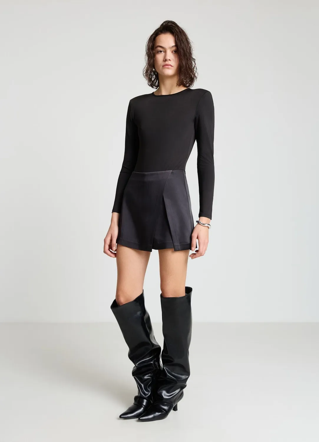 Calliope jupe-short satinée femme zip dos