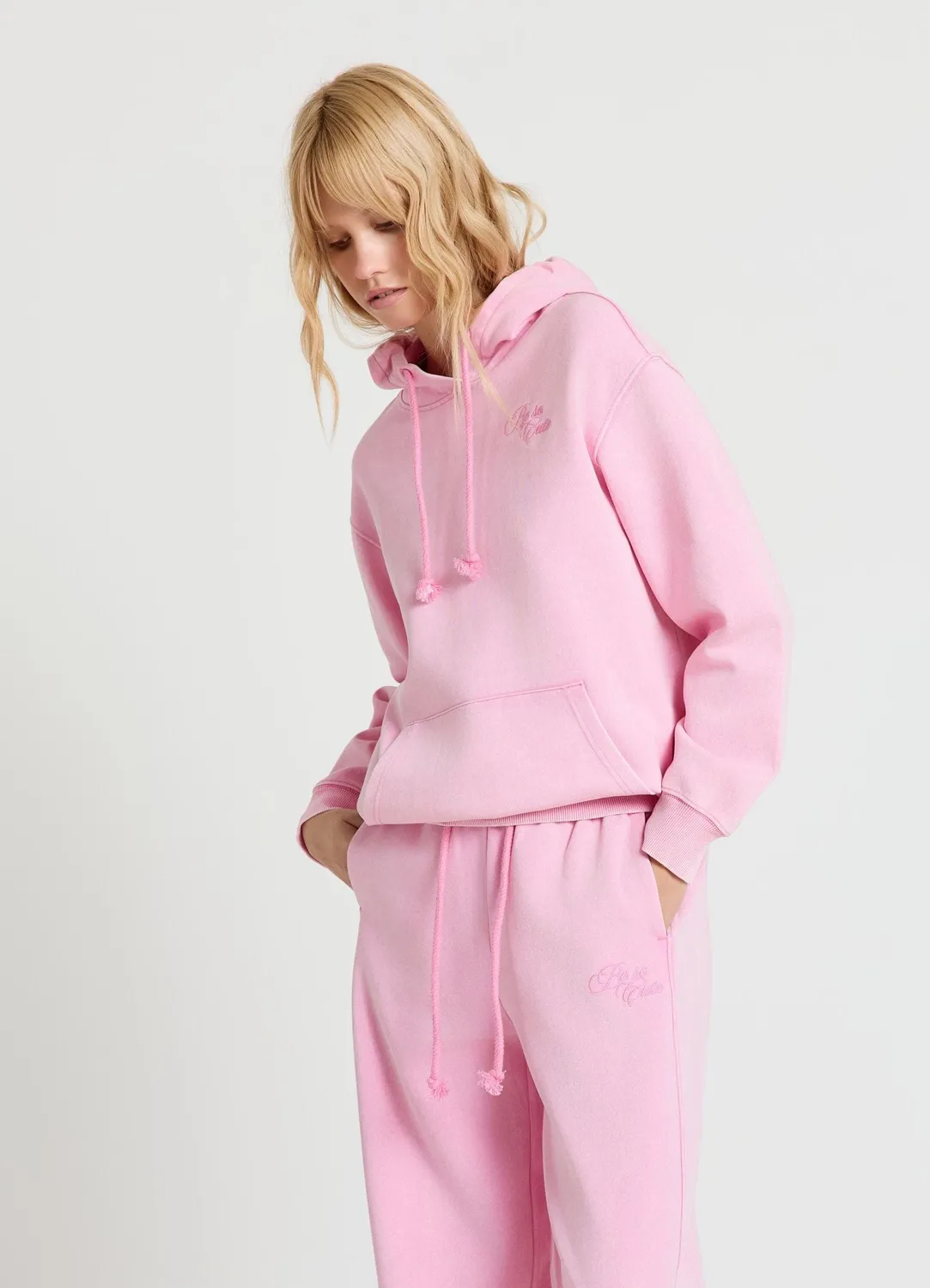 Calliope sweat capuche femme écriture brodée
